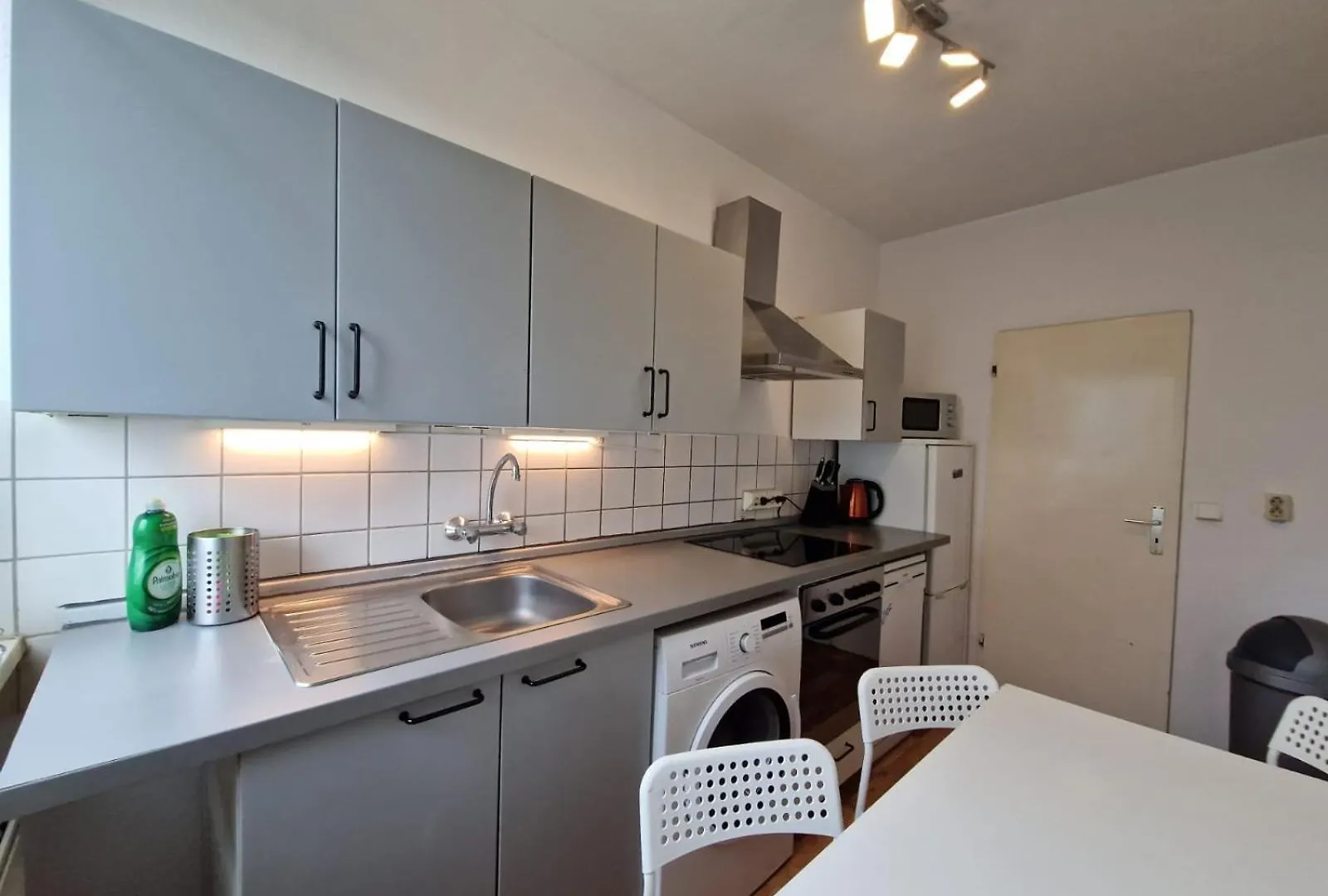 Schoene 3 Schlafzimmer Wohnung Mit 4 Dopplbetten Berlin Germany