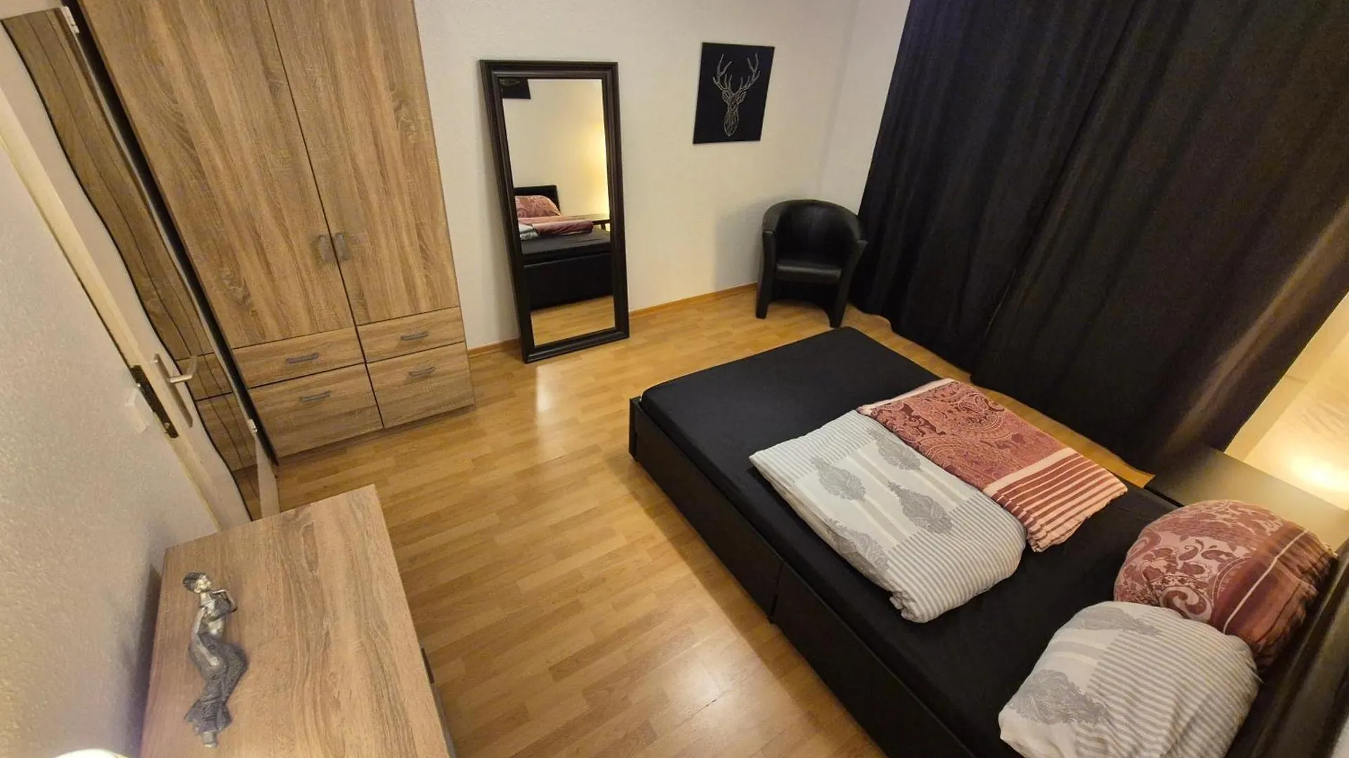 Schoene 3 Schlafzimmer Wohnung Mit 4 Dopplbetten Berlin 0*,  Germany