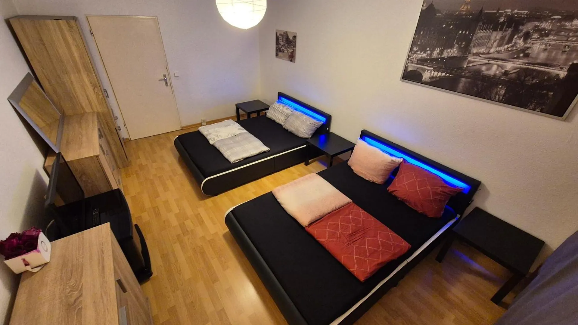 Apartment Schoene 3 Schlafzimmer Wohnung Mit 4 Dopplbetten Berlin Germany